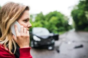 woman on phone after car accident - arizona comparative negligence