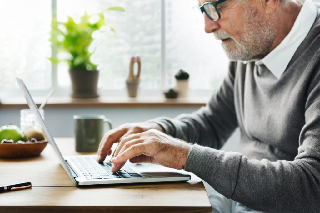 man searching online for an arizona car accident lawyer