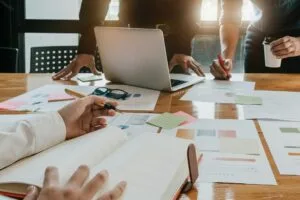 lawyers working on a car accident settlement in arizona